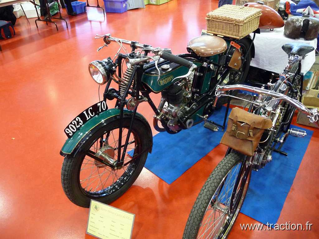 20090228 Montbeliard (43).jpg - 28/02/2009 - 25200 MONTBELIARD VIEUX VOLANTS FRANCS-COMTOIS Bourse d'échange Autos-Motos Anciennes - la Roselière - Stand Rétro Motos Cycles de l'Est - Motocyclette RADIOR (Fabricant de motos françaises, de 1926 à 1955).